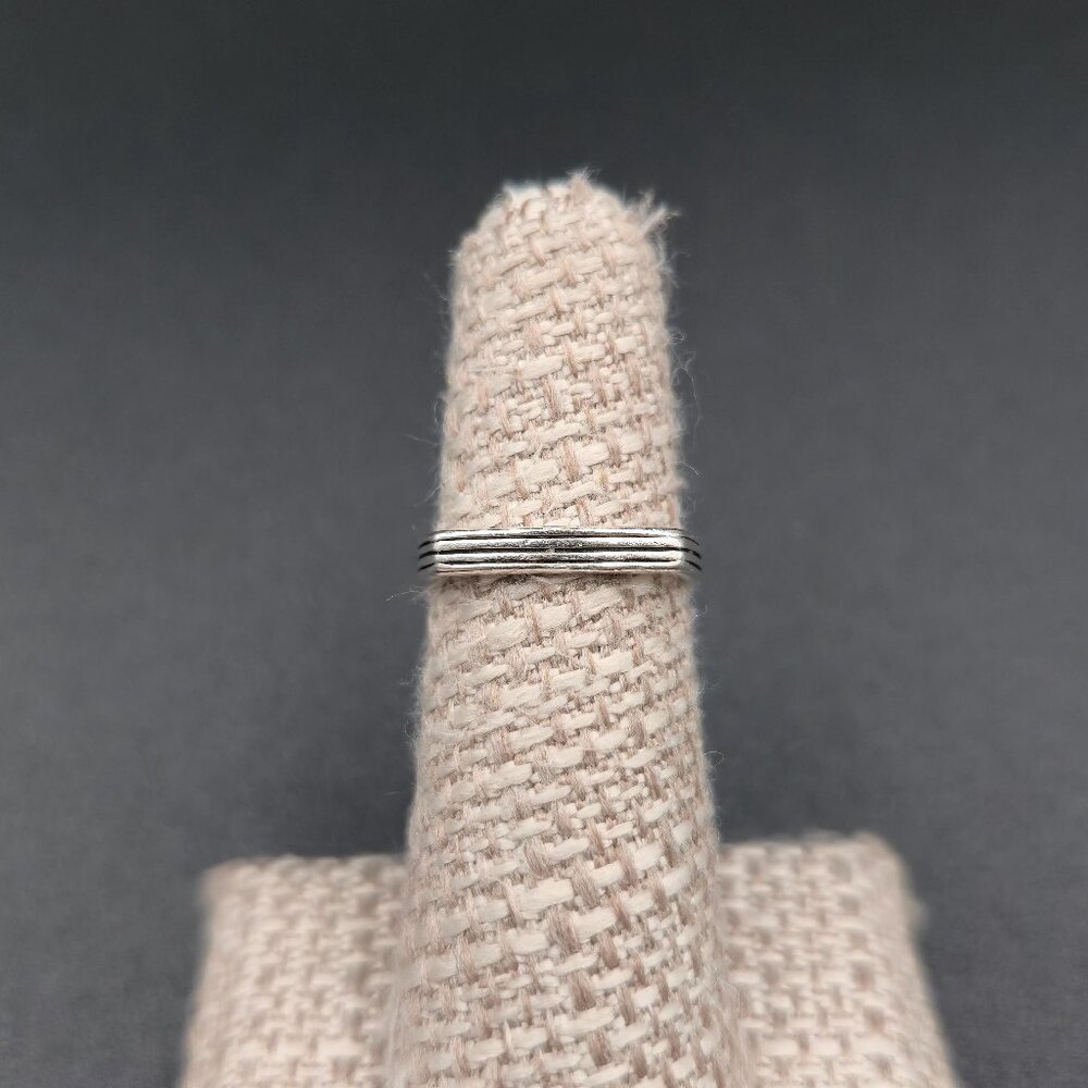 Size 5 Sterling Silver Line Pattern Square Band Ring A6844
